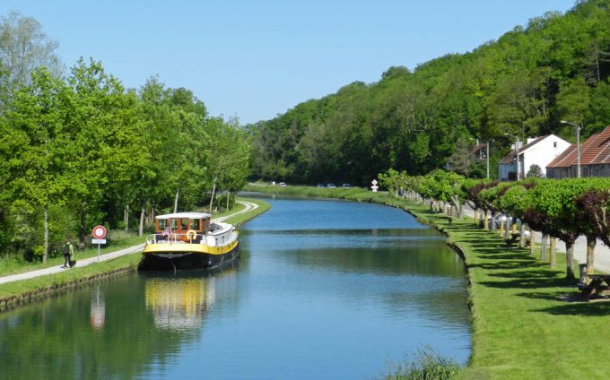 Canal De Bourgogne Golf De La Chassagne